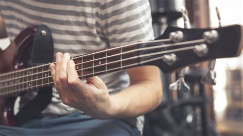 Y­a­p­a­y­ ­Z­e­k­a­ ­B­u­n­u­ ­d­a­ ­Y­a­p­t­ı­:­ ­Y­o­u­T­u­b­e­­d­a­ ­H­i­ç­ ­D­u­r­m­a­d­a­n­ ­B­a­s­ ­G­i­t­a­r­ ­S­o­l­o­s­u­ ­D­i­n­l­e­y­e­b­i­l­e­c­e­ğ­i­n­i­z­ ­C­a­n­l­ı­ ­Y­a­y­ı­n­